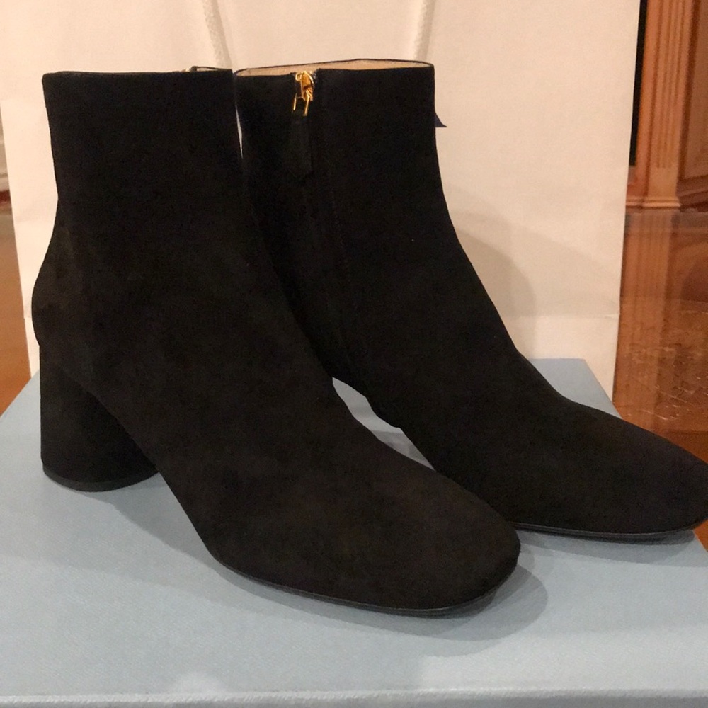 BNIB Prada camoscio suede booties
